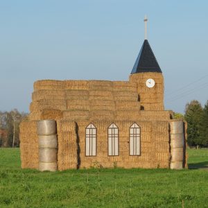 passivhaus-kirche-aus-stroh